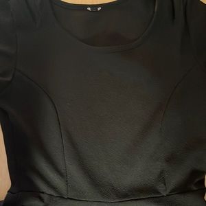 I’m selling a black dress.